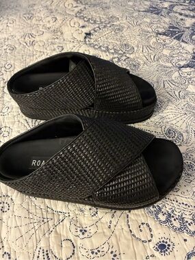 ROAM Cross Stack Black Raffia Sandals - size 10